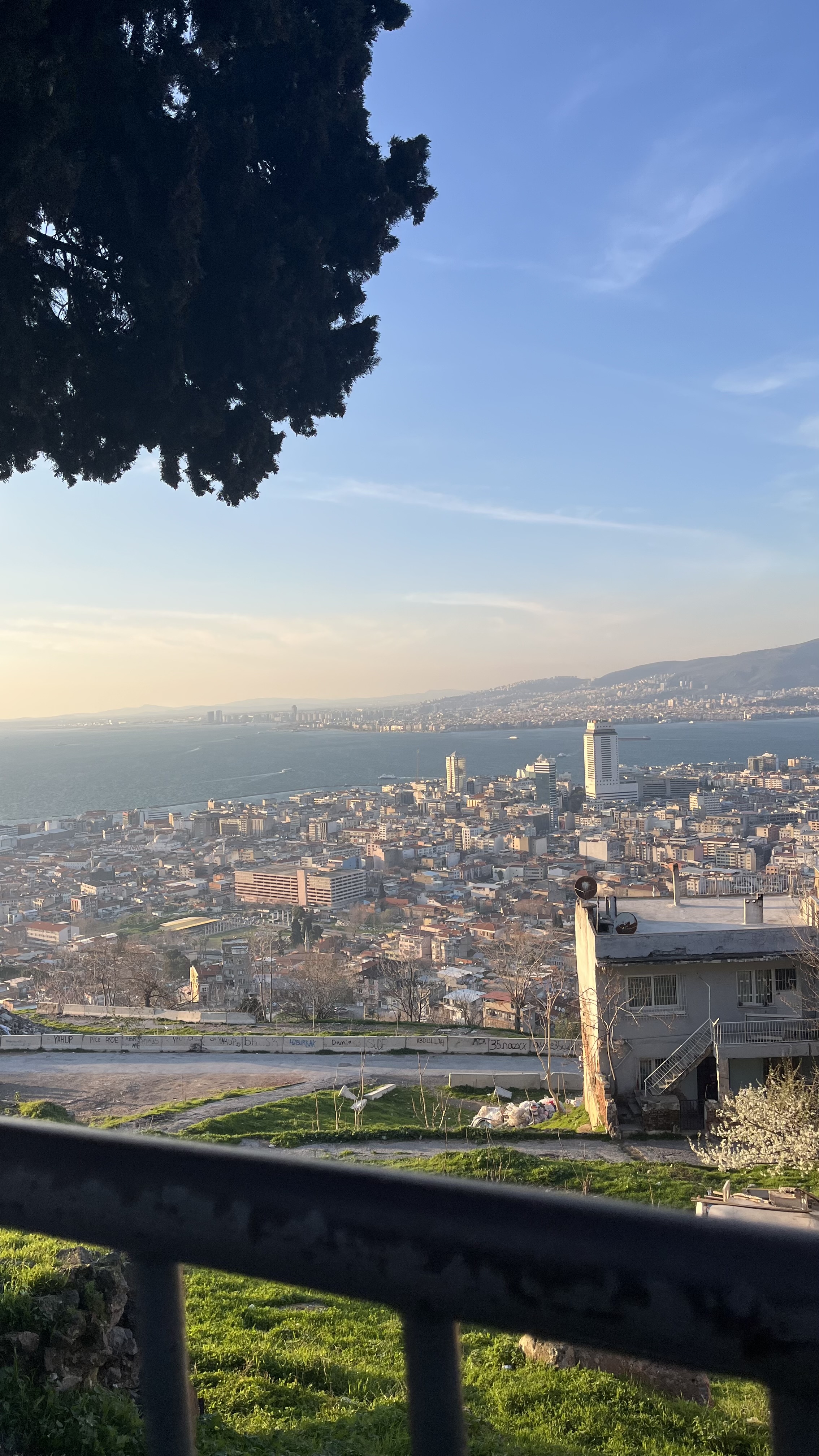 Konak kiralık oda – Ev arıyorum bi gelirim yok uzun süreli