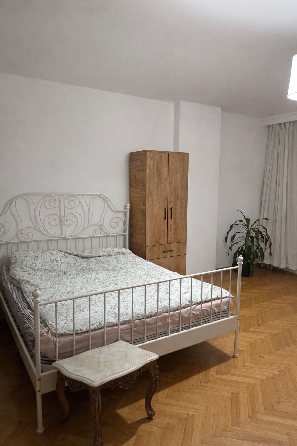 Beyoğlu kiralık oda – KABATAŞ SAHİLE VE TAKSİME 7 DK YÜRÜME MESAFESİNDE