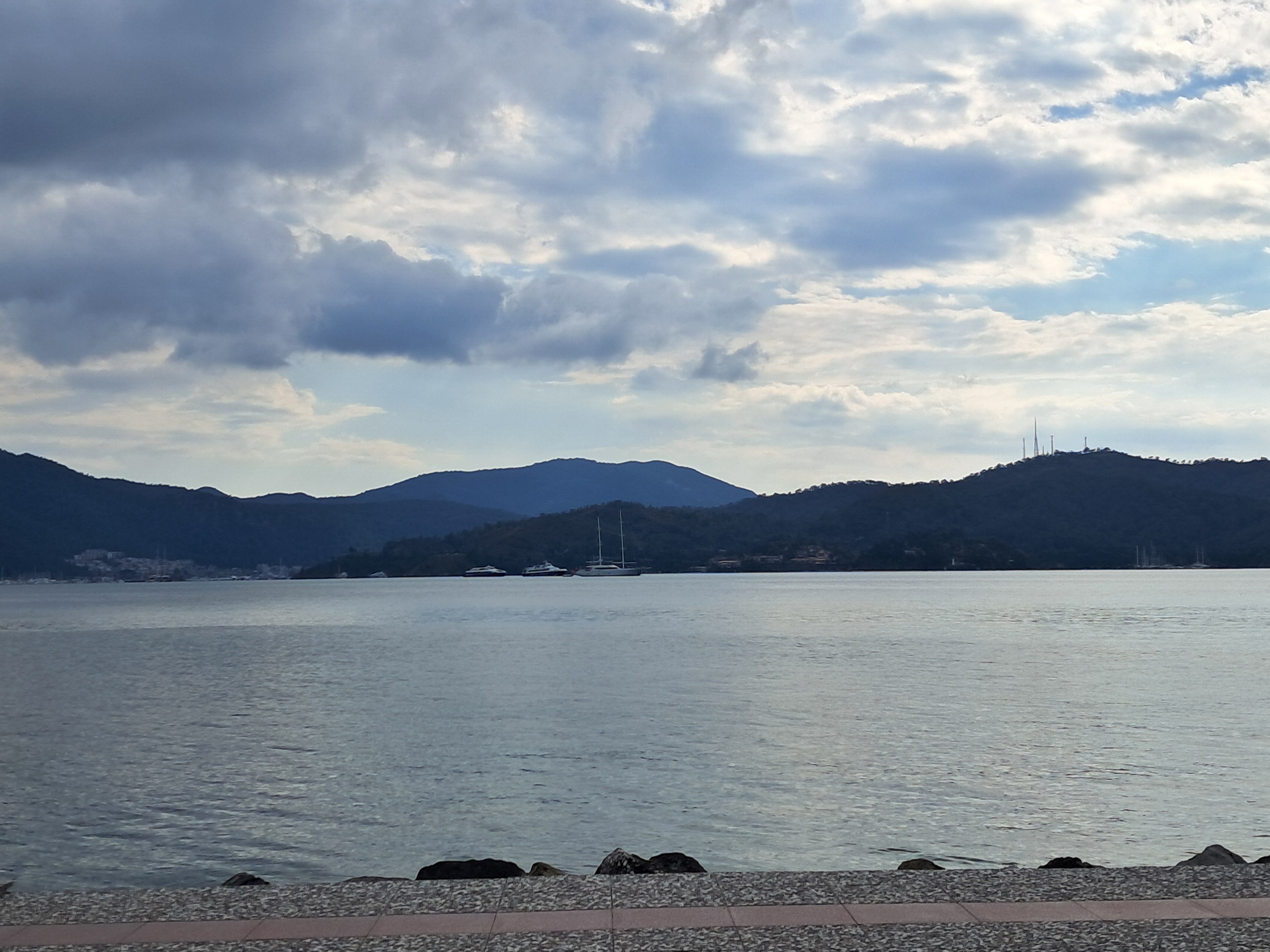Fethiye kiralık oda – Teraslı 3+1 ses sistemi klima vs hersey var