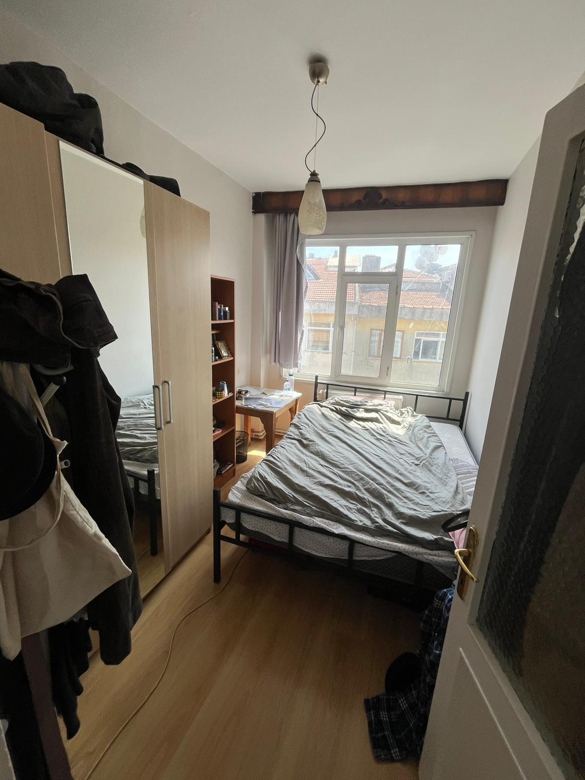 Kadıköy kiralık oda – Eşyalı eve kadın ev ark. Yeldeğirmeni/Looking for a Female Roommaote –Furnished Queer-Friendly Flat