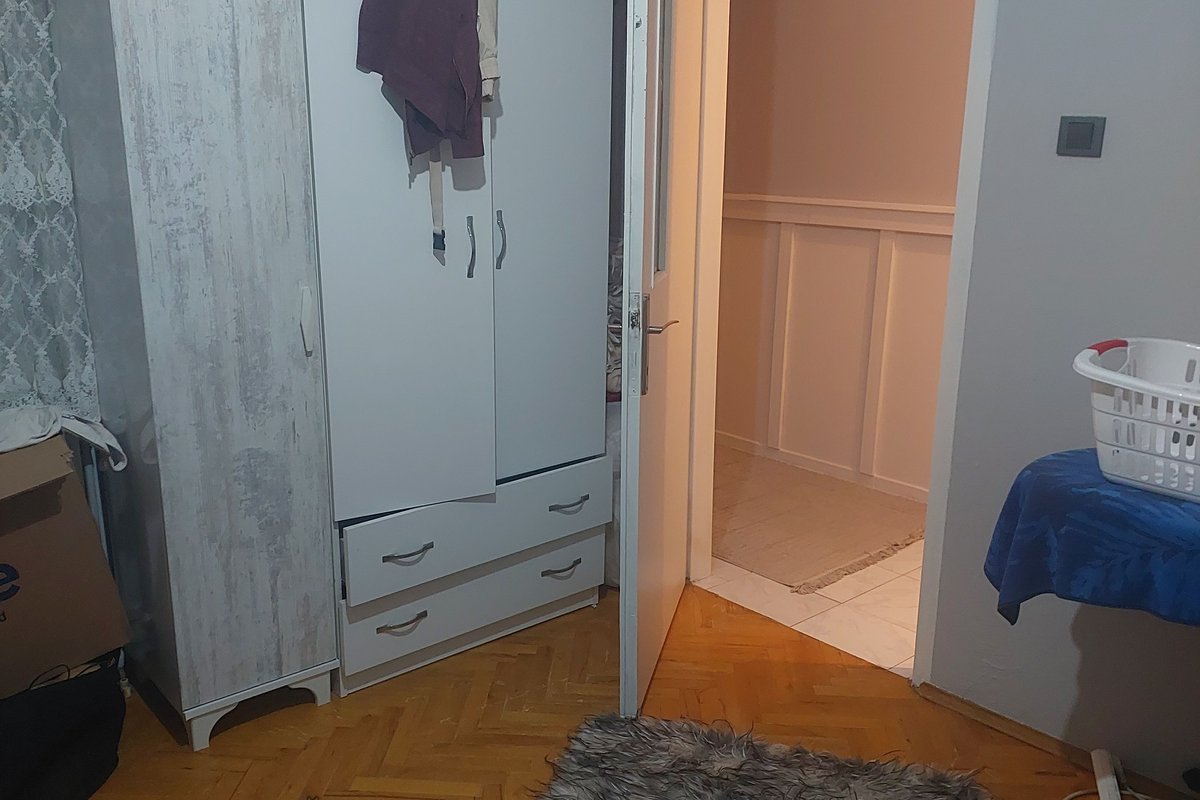 Karşıyaka kiralık oda – İzban tramvay ve ESHOT a 5dk mesafede merkezde