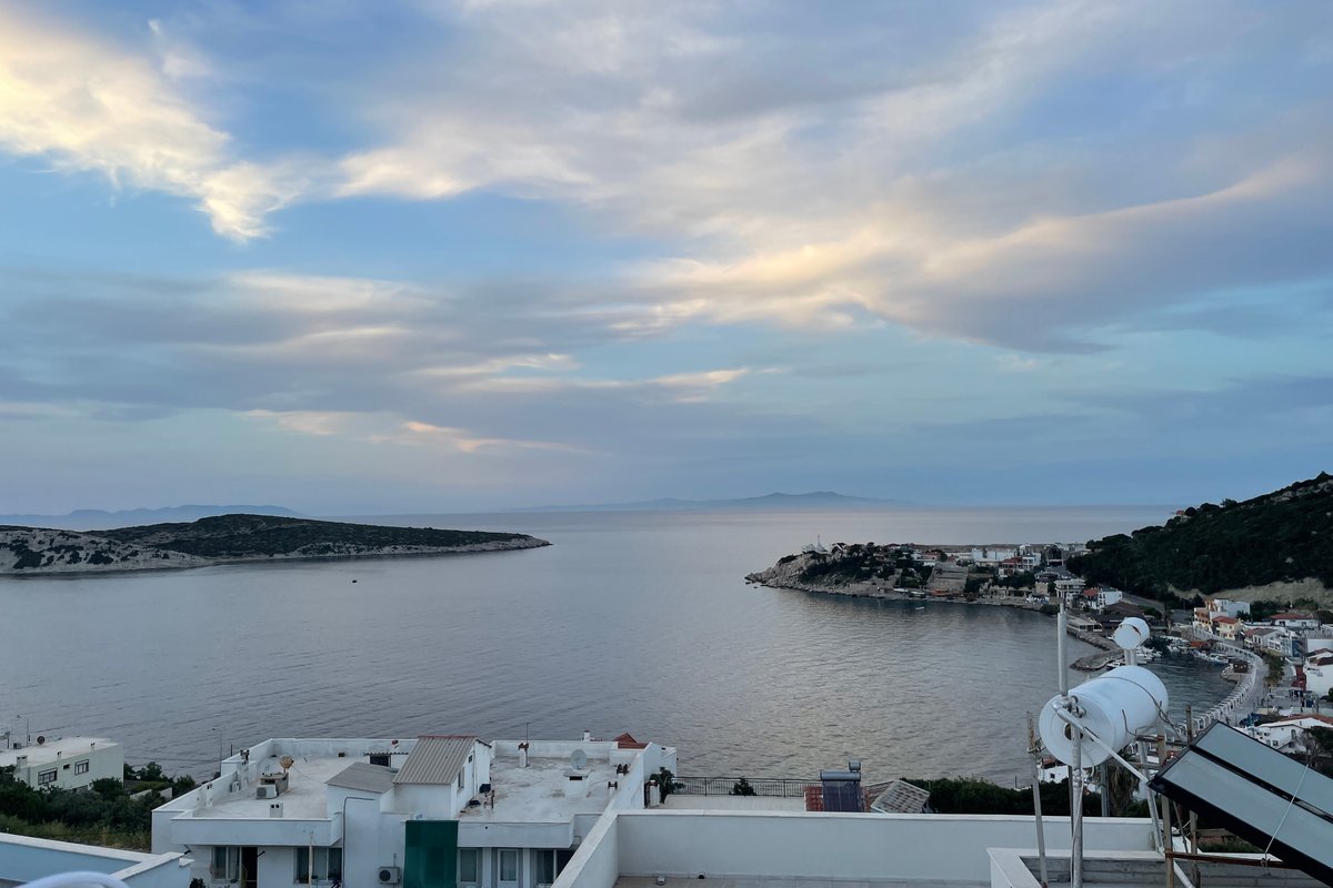 Karaburun kiralık oda – Sakinliğin Huzurun Içinde Muhteşem Manzaralı 3+1 Dubleks Ve Eşyalı Evime Ev Arkadaşı Arıyorum