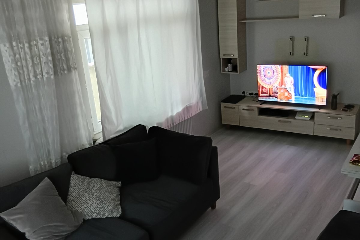 Çekmeköy kiralık oda – Çekmeköy merkez mahallesinde otobüs ve münibüs durağına yürüme mesafesinde