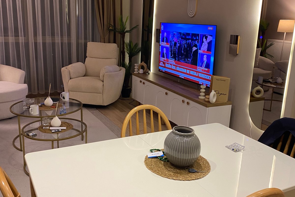 Küçükçekmece kiralık oda – Yatak odamı kira vermek istiyorum 6 kapılı giyinme dolabı mevcuttur yarısını kullanabilir