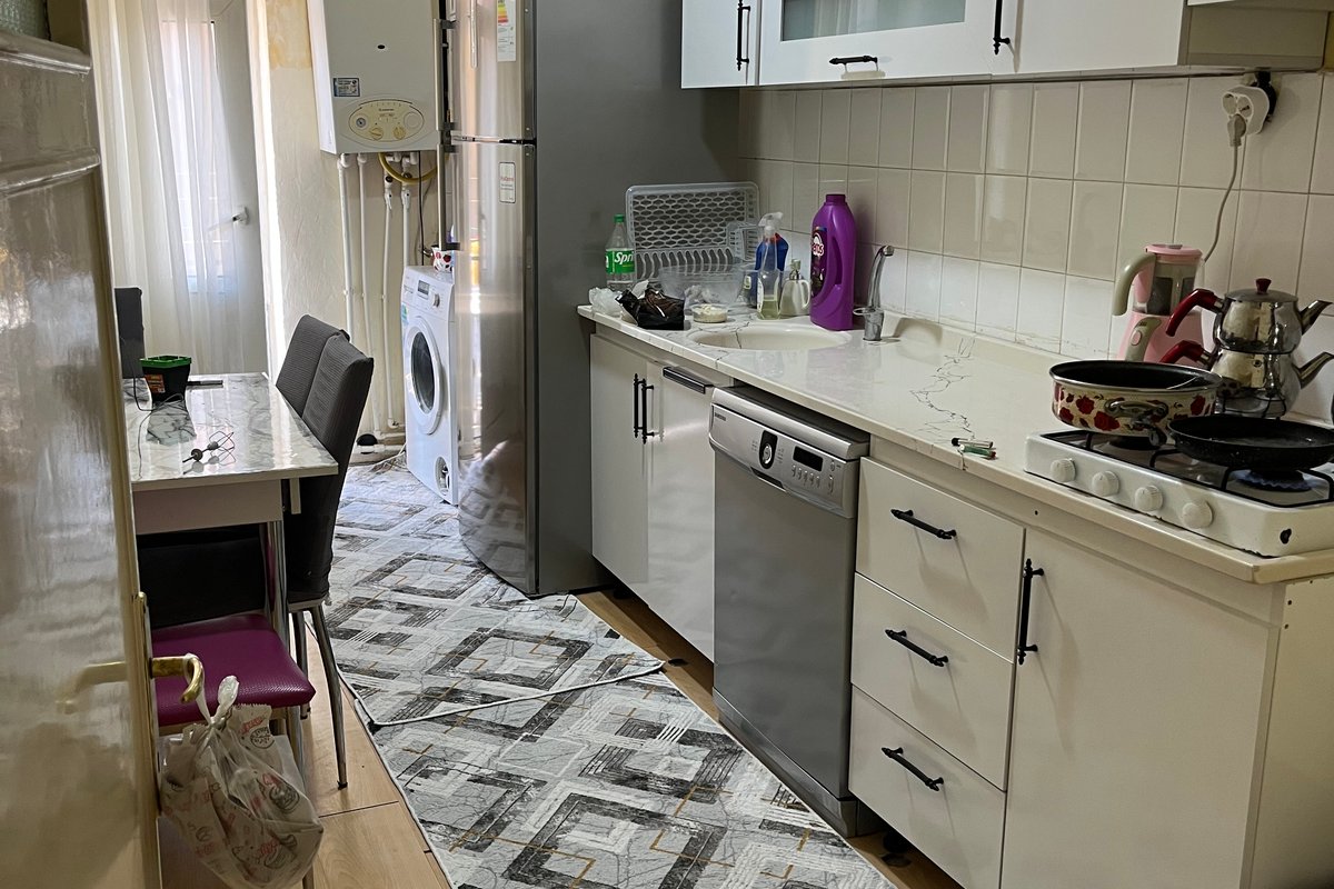 Keçiören kiralık oda – Balkona açılış aydınlık bir oda