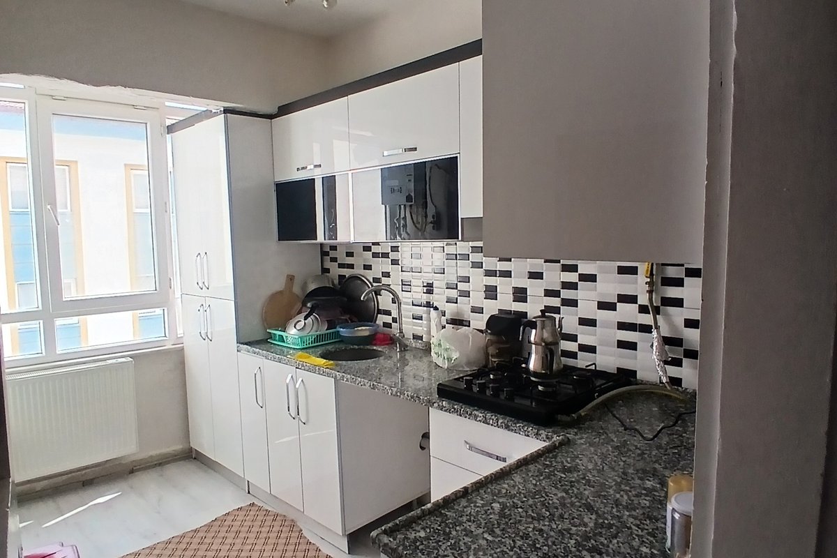 Bor kiralık oda – Ev 2+1 5. Kat tek yaşıyorum eli yüzü düzgün bir ev arkadaşı arıyorum