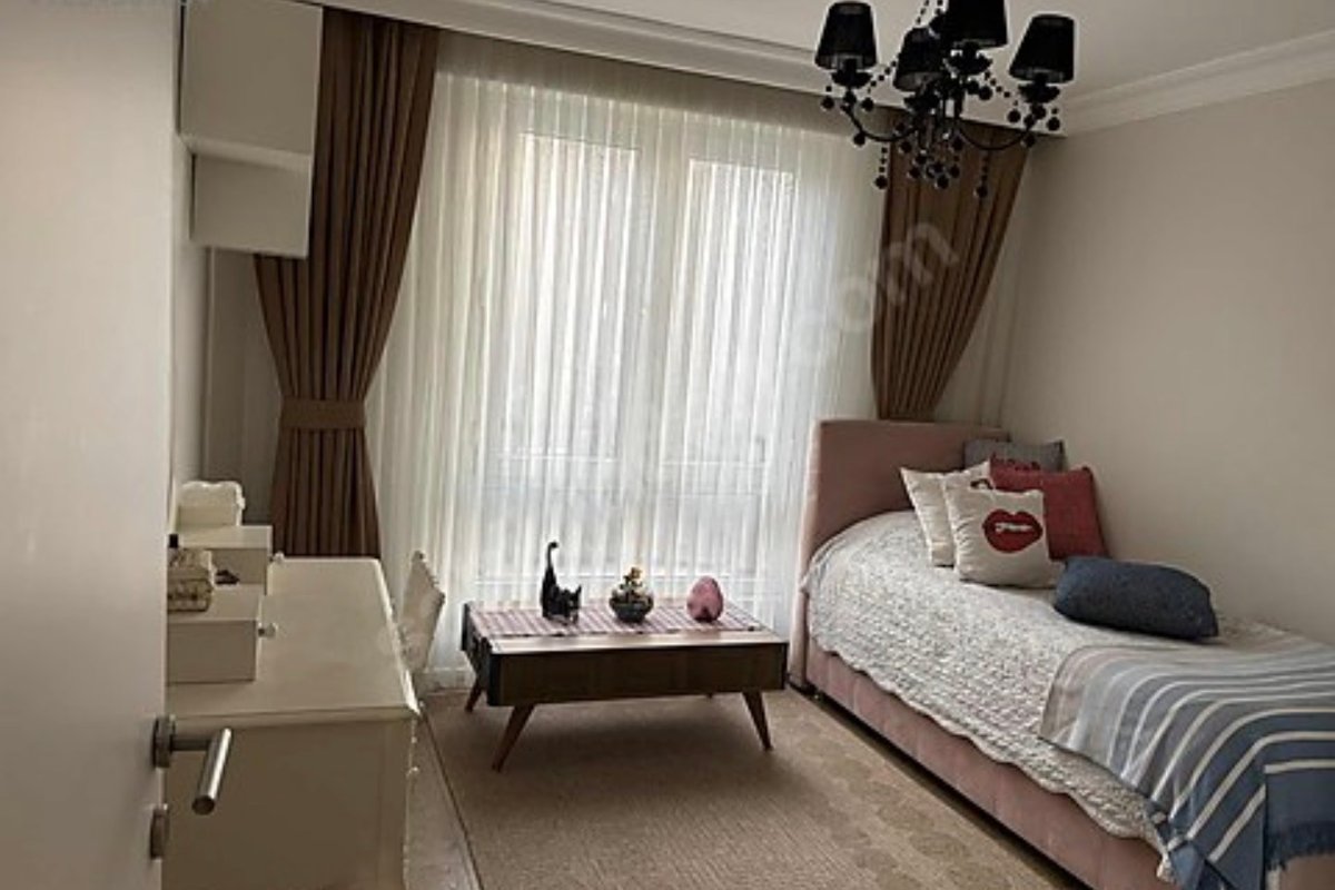 Ataşehir kiralık oda – Kadın ev arkadaşı