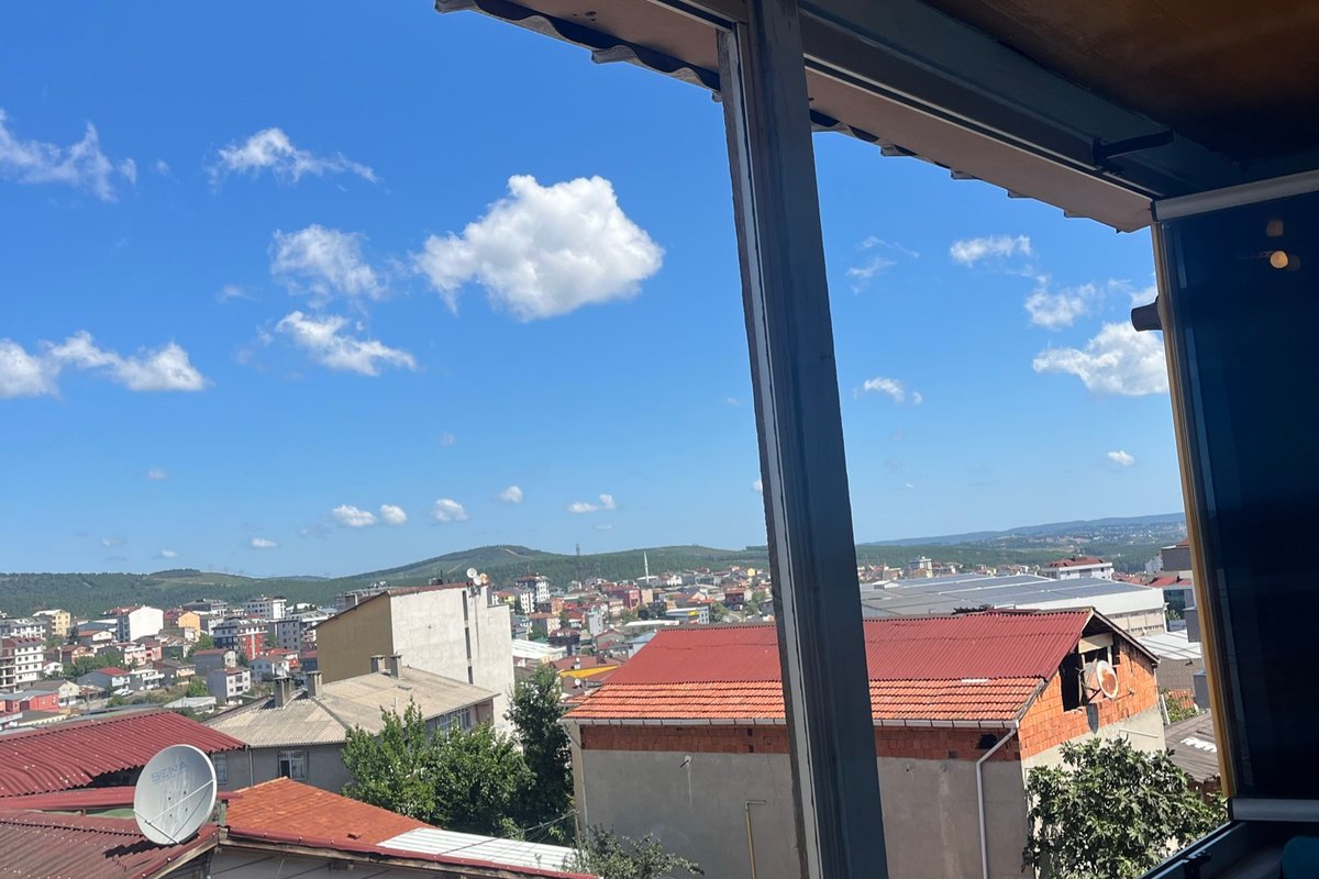 Sultanbeyli kiralık oda – Full eşyalı balkonlu dördüncü katta oda arkadaşı arıyorum