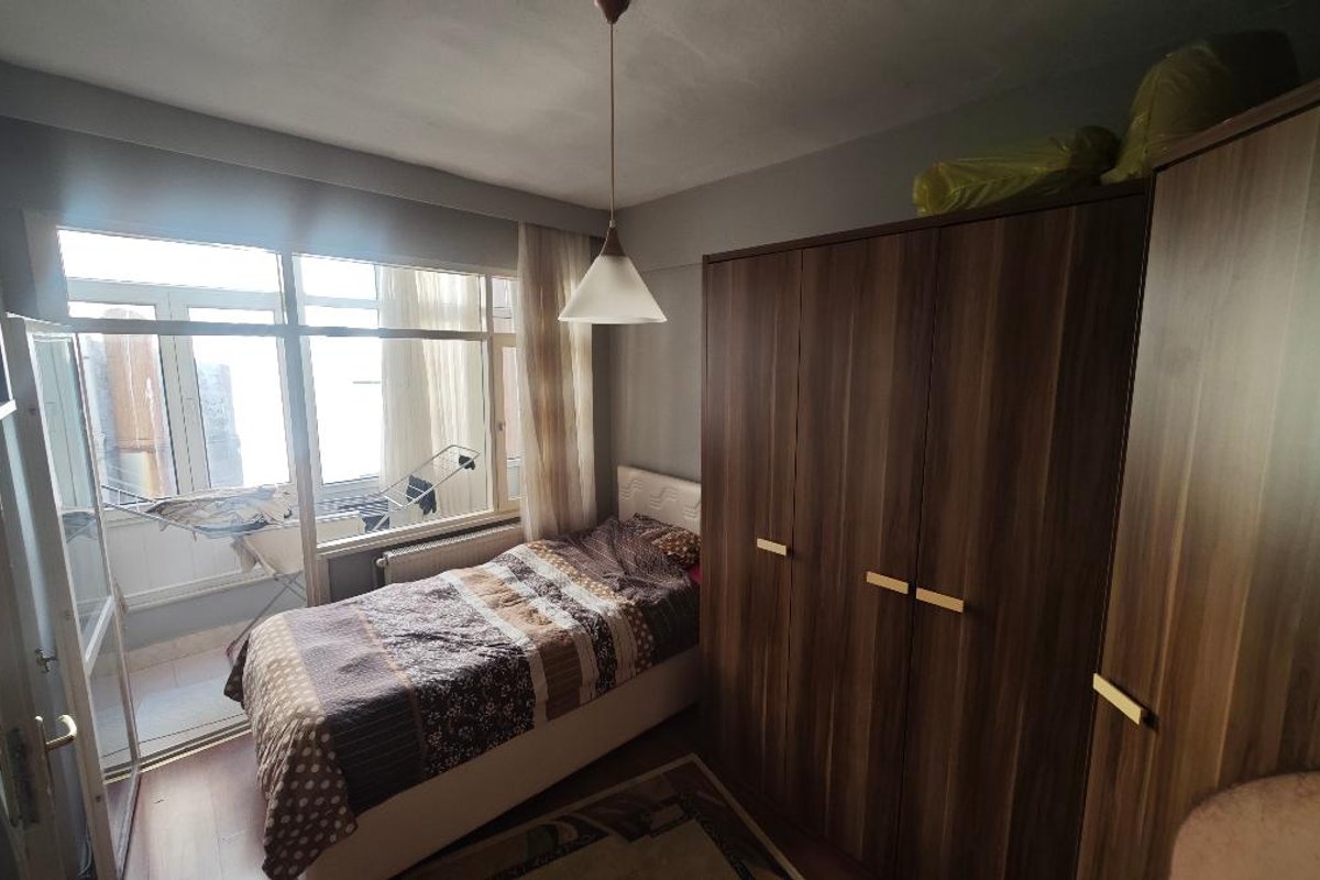 Bakırköy kiralık oda – Bakırköy meydanı 5 dakika yürüme mesafesinde evde her şey mevcut ev arkadaşı arıyorum