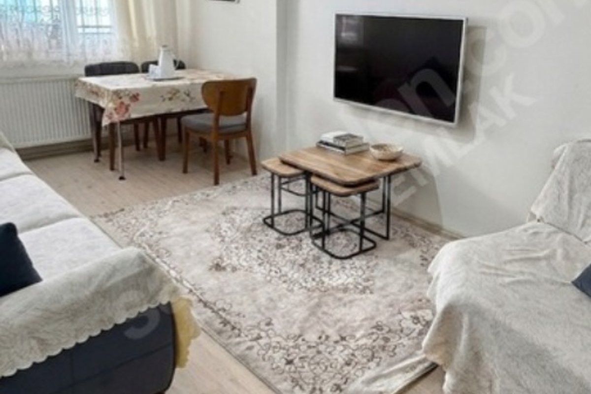 Gaziosmanpaşa kiralık oda – Ev büyük 3+1 iki banyo tuvalet 1 alaturka tuvalet 4 oda en fazla üç kişi olacak sekilde