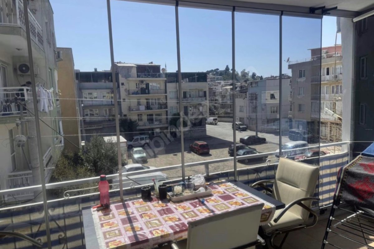 Bayraklı kiralık oda – Ful eşyalı Kiralık oda sesiz sakin ferah bir semt…