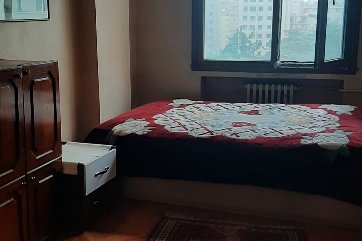 Kadıköy kiralık oda – Kazaskerde eşyalı oda  metroya 5 dj mesafede minibüse 2 dk mesafede  olup caddenin bir paralelindedr