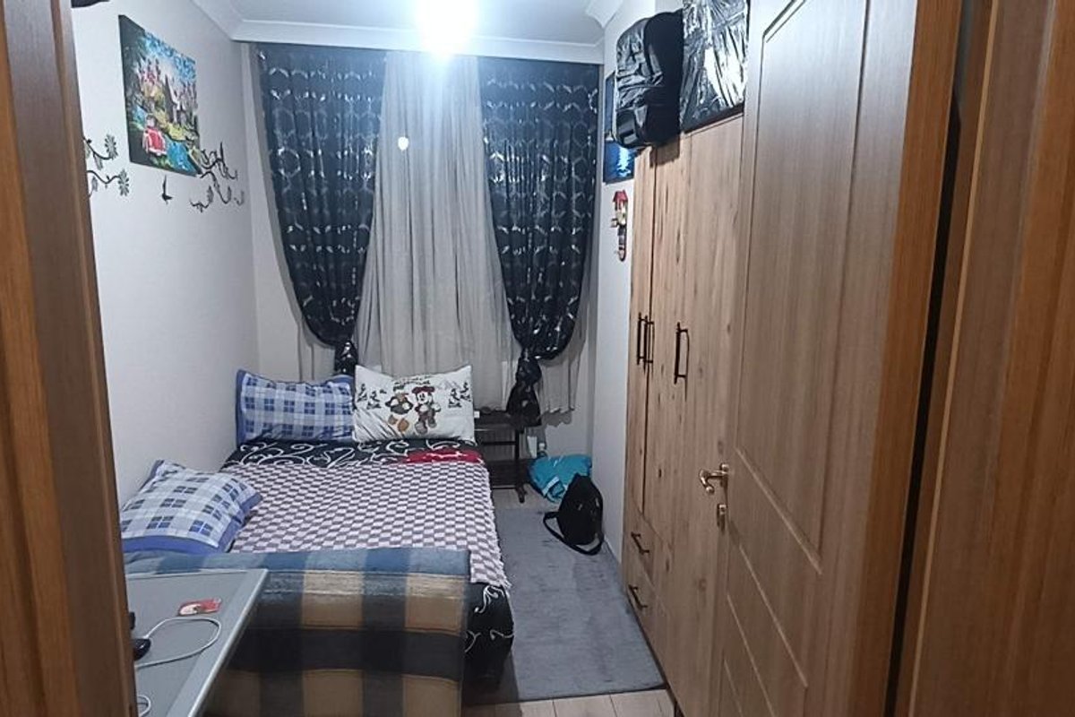 Kağıthane kiralık oda – Çeliktepe de 2+1 evin eşyalı 1 odası (Sadece BAY)