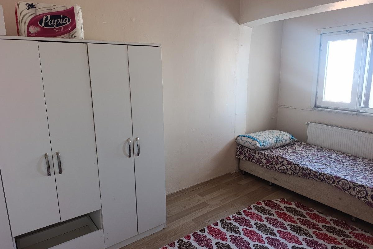 Bayrampaşa kiralık oda – Bayrampaşa 4 odalı geniş daireme ev arkadaşı