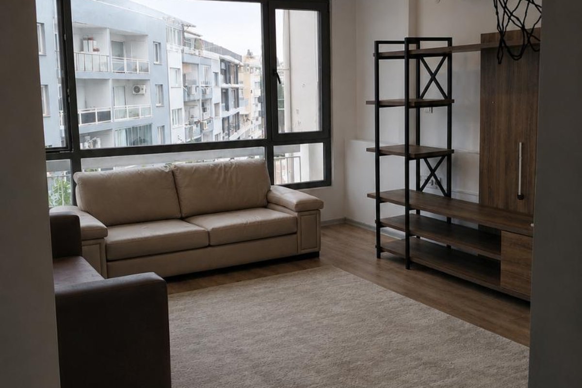 Kuşadası kiralık oda – Kuşadası merkezde sahil kenarındaki evime ev arkadaşı arıyorum