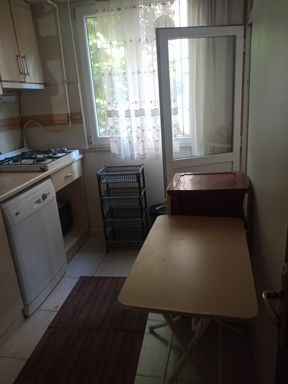 Küçükçekmece kiralık oda – Florya metrobüs durağına 3 dakika mesefede