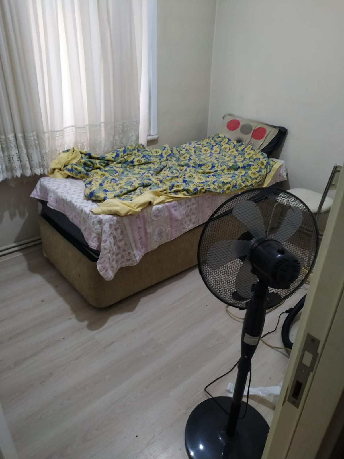 Gaziosmanpaşa kiralık oda – Beşyüzevler deki 1+1 evin 1 odası kiralıktır,gerekli bütün eşyalar mevcuttur evde.