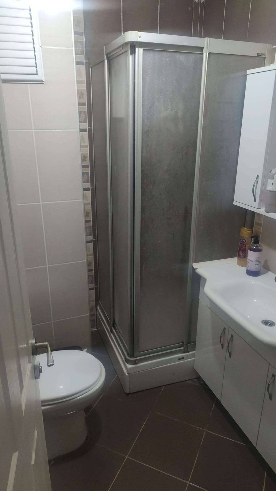 Maltepe kiralık oda – Zümrütevlerde Kadın için Geniş Oda