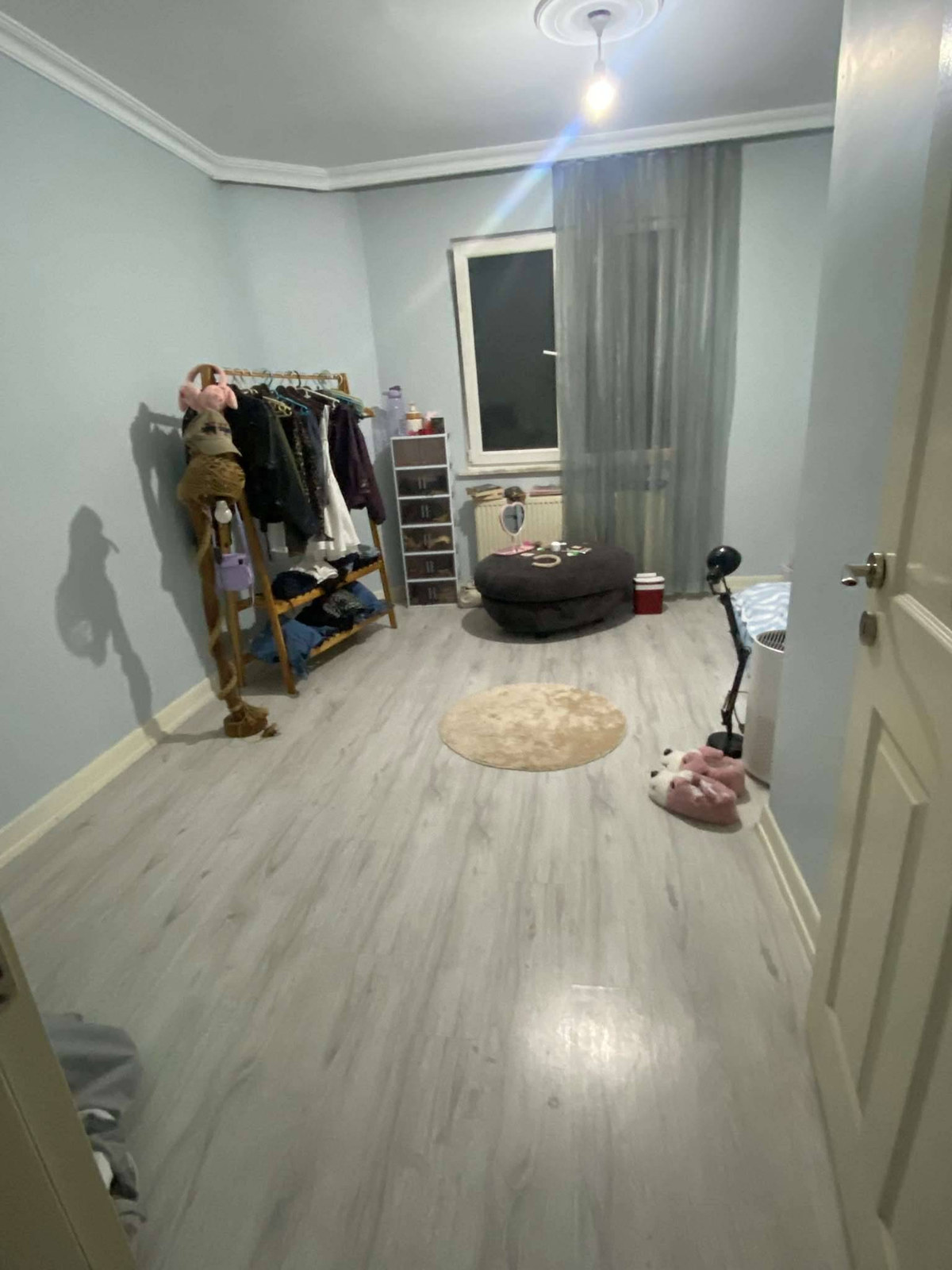 Maltepe kiralık oda – Zümrütevlerde M4e 15 dakika Kadına Oda