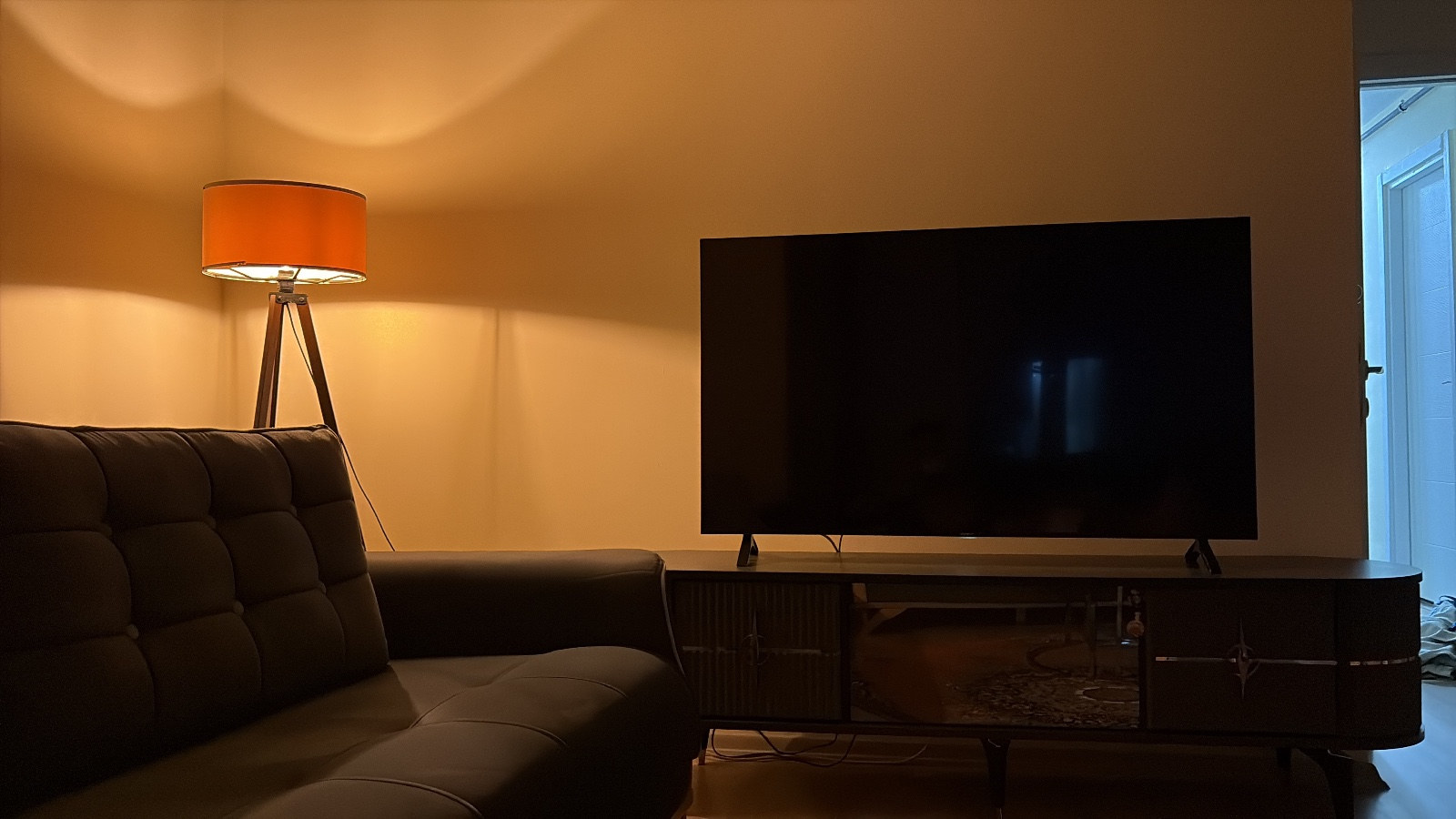 Kağıthane kiralık oda – Kuledeki iki yatak odalı bir evin bir odası.