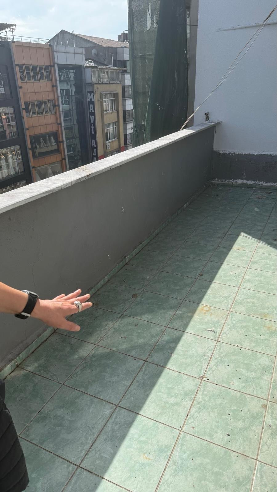 Kadıköy kiralık oda – Kadıköy’de boğanın karşısında 4+1 kocaman banyolu ve teraslı evde oda