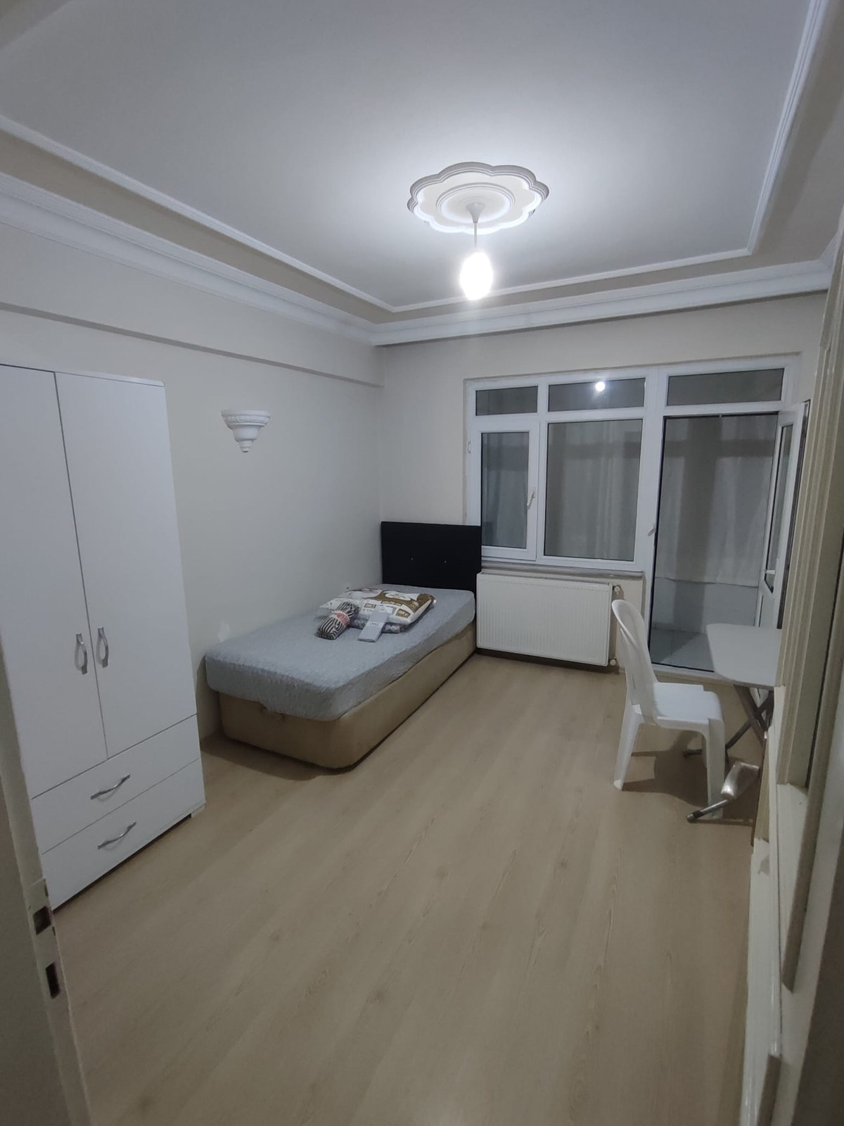 Pendik kiralık oda – Kişiye Özel Balkonlu Geniş Oda