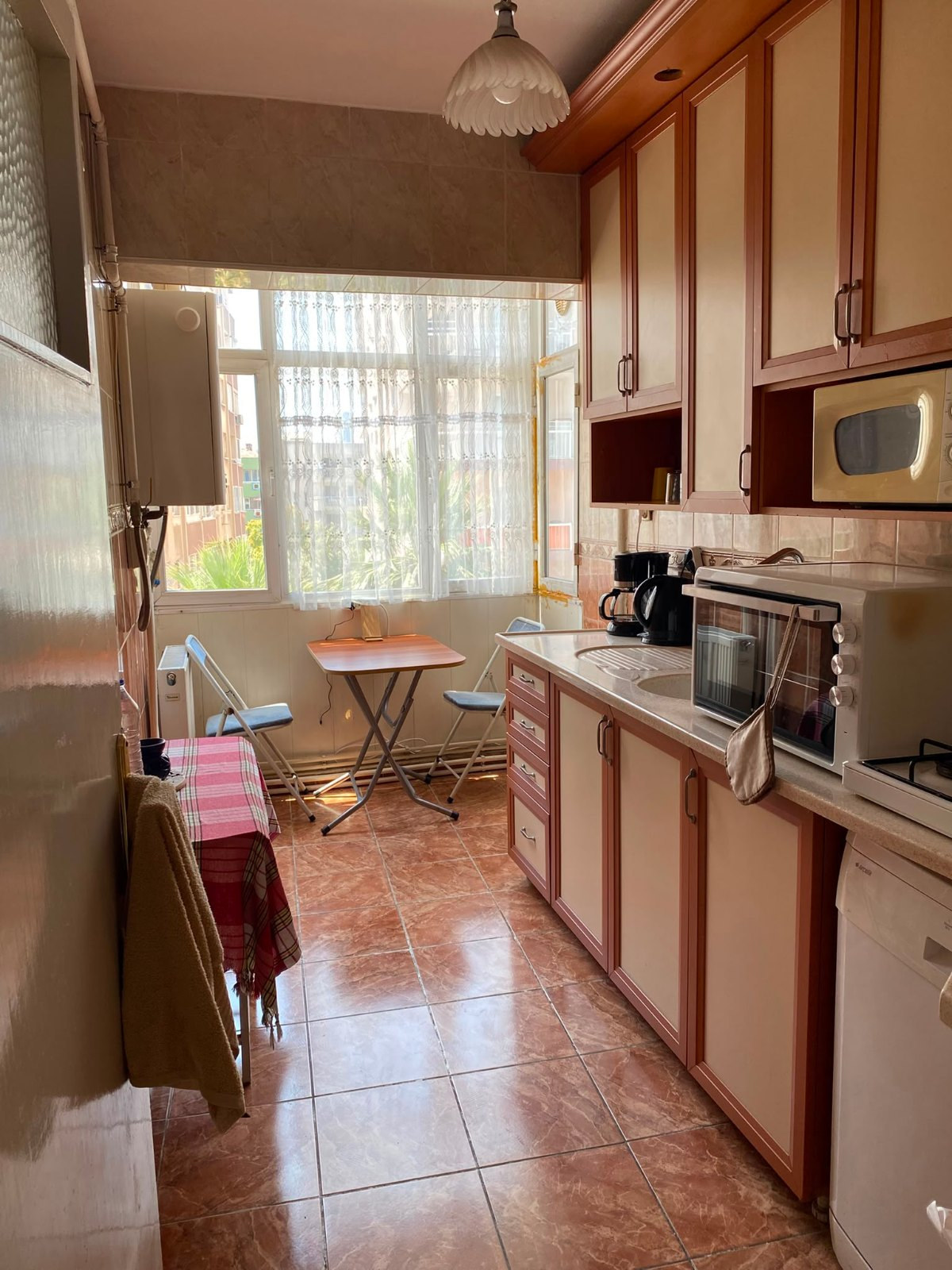 Bayraklı kiralık oda – Özkanlar Bölge Metro'da Ev Arkadaşı