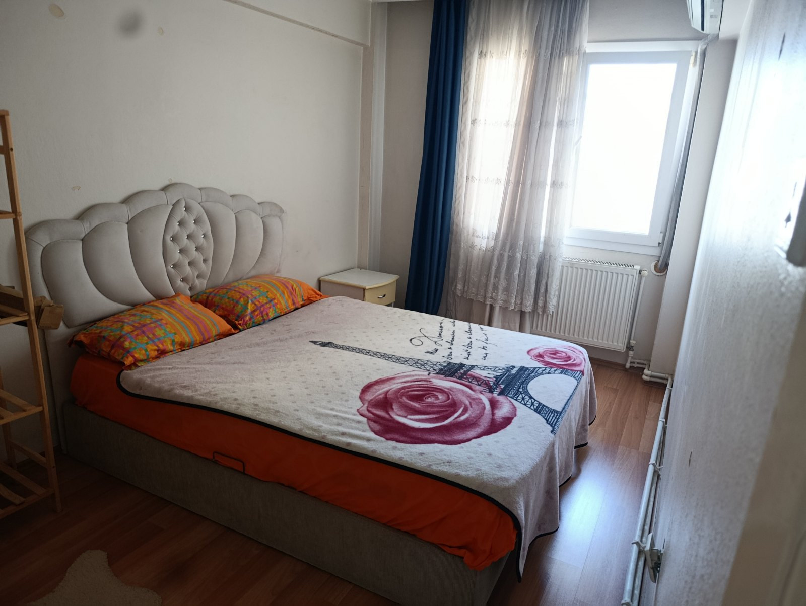 Karşıyaka kiralık oda – Nergiz izbana çok yakın ev arkadaşı arıyorum