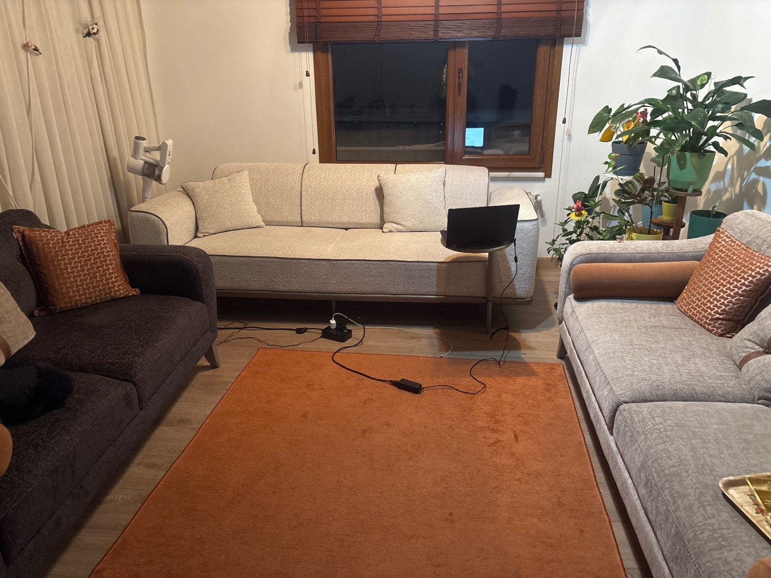 Üsküdar kiralık oda – Üsküdarda kısmi boğaz manzaralı eşyalı ev